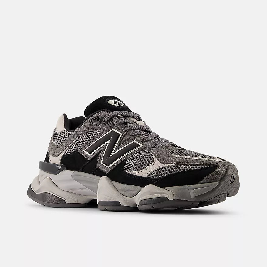 NB 9060 Black Castlerock V2